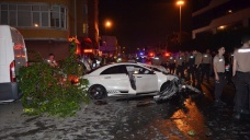 İstanbul'da polisten kaçan sürücü yayaların arasına daldı