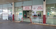 İzmir’de bıçaklı kavga: 3 kişiyi yaralayıp kaçtı; polis yakaladı