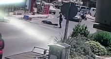 Kahraman polisin saldırganı etkisiz hale getirmesi kameralara yansıdı