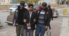 Kavurma arası uyuşturucu polise takıldı