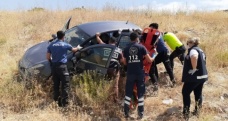Kollarının çeşitli yerleri kesik adamın kurtarılması için polis canını hiçe saydı