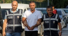 Korna çaldığı için polisin oğlunu bıçakladı
