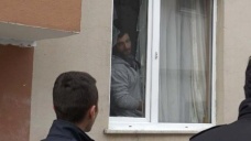 Madde Bağımlısı Genç, Ebeveynlerini Rehin Aldı! Polis, 2 Saatte İkna Etti