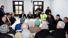Mahalle mahalle, köy köy gezerek vatandaşların sorunlarını dinliyorlar