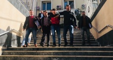 ‘Mali’ polis süsü vererek iş adamlarını hedef alan gasp çetesi çökertildi