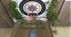 Müşteri beklerken polis geldi