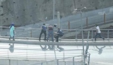 Önce bir vatandaş sonra 3-4 polis! Son anda...