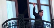 Otel balkonunda yardım çığlığı! Taksim'deki otelin balkonuna çıkan kadını polis kurtardı