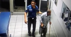 Polis memurundan duygulandıran davranış