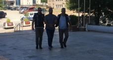 Polis önce içiciyi, sonra uyuşturucu satıcısını yakaladı