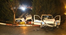 Polis otosu ile araç çarpıştı: 1'i polis 2 kişi yaralandı