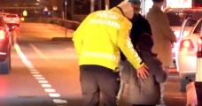 Polisi görünce yanındaki çocuğu kaza yerinde bırakıp kaçtı - Haber
