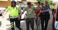 Polisin dur ihtarına uymadı, drift attığı aracı bırakıp kaçmaya kalktı