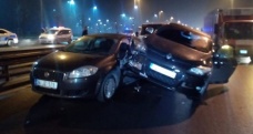 Polisin “DUR” ihtarına uymadılar, kaçarken araç çekicisine çarptılar