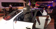 Polisin 'Dur ihtarına' uymayan şüpheliler kaza yaptı