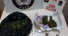 Polisin durduğu araçtan uyuşturucu çıktı