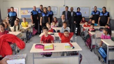 Polisten ihtiyaç sahibi öğrencileri 'ısıtan' yardım