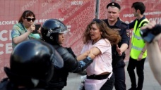 Rusya'da seçim protestosuna polis müdahale etti: 300'den fazla kişi gözaltında