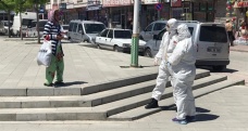 Sağlıkçılardan kaçan korona virüs şüphelisini polis yakaladı