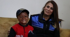 Savaş mağduru Muhammed’in polis olma hayali gerçek oldu