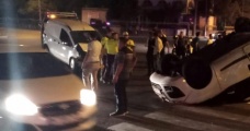 Sivil polis otosu ve ticari araç çarpıştı: 3'ü polis 5 kişi yaralandı - Haber