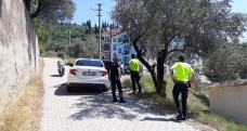 Terliklerle kaçamayınca polise teslim oldu