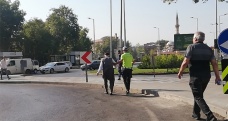 Trafik polisinden örnek davranış