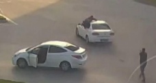 Uçan polis ve arkadaşına validen başarı belgesi