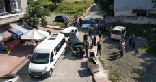 Uygulamada polisten kaçan otomobil polis aracına çarparak durdu