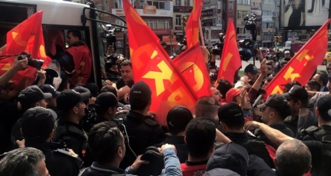 Taksim’e yürümek isteyen göstericilere polis müdahalesi