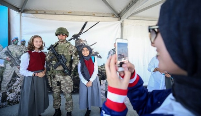 TEKNOFEST'te polis ve askere yoğun ilgi