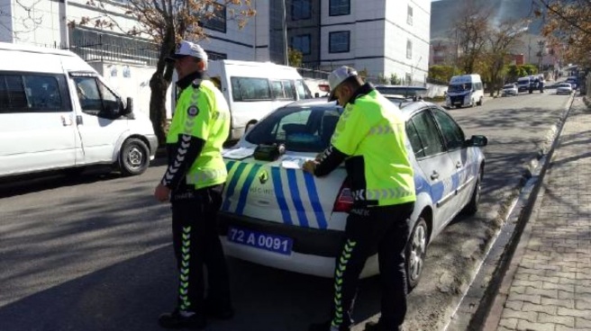 Trafik polisi, eşine ceza yazdı - Haber