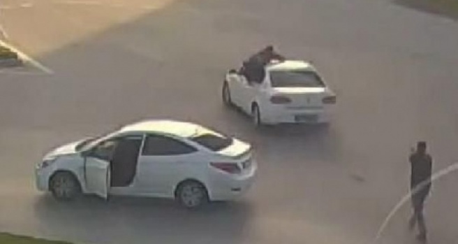 Uçan polis ve arkadaşına validen başarı belgesi
