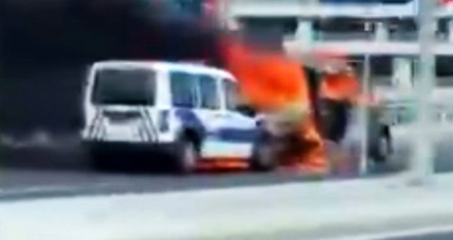 Yangın yerine giden polis aracı alevler içinde kaldı - Haber