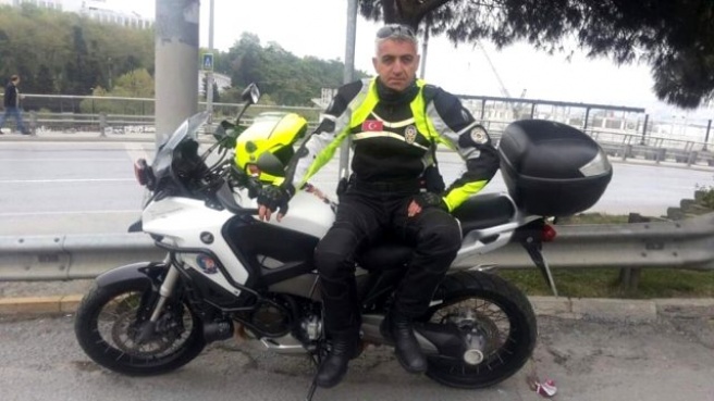 Yeşil alan için ıslatılan yolda kayan polis memuru şehit oldu - Haberler
